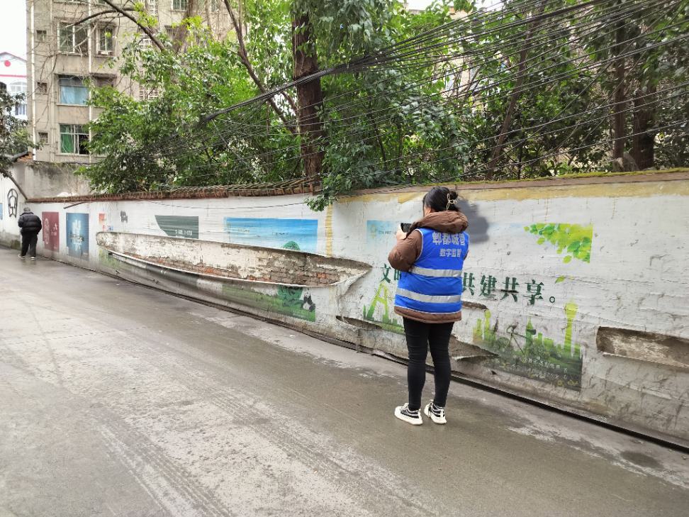 智慧城管助力城市“顏值”提升，臨街廣告安全隱患無(wú)處遁形